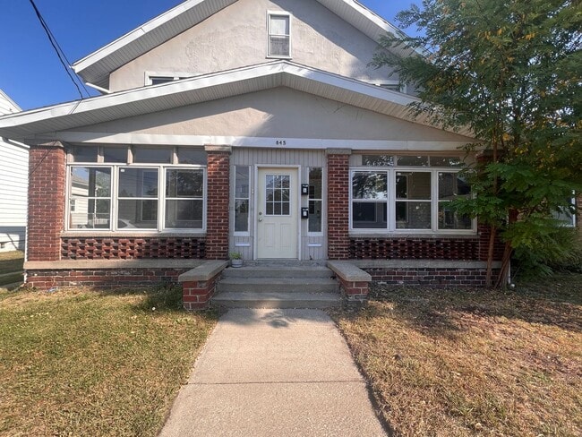 Primary Photo - 845 Capen St NE