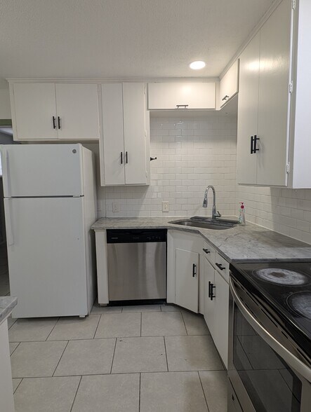 Building Photo - 307 San Angelo