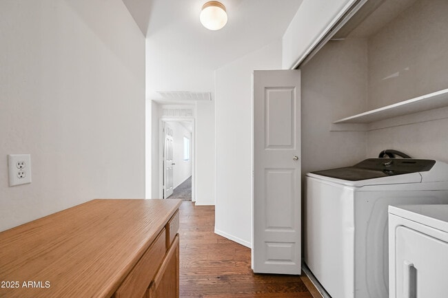 Building Photo - 3726 W Pollack St