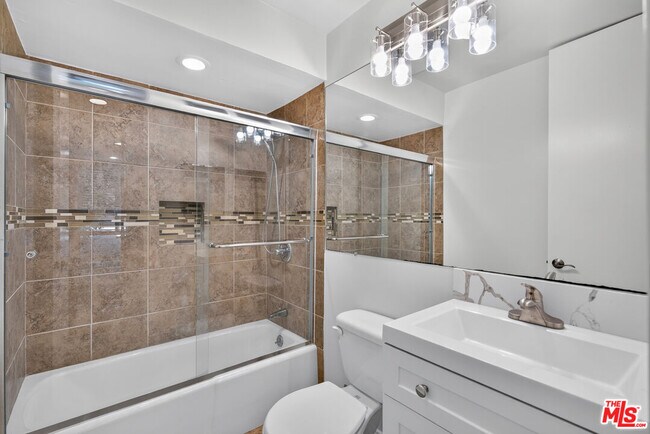 Building Photo - 6305 Green Valley Cir