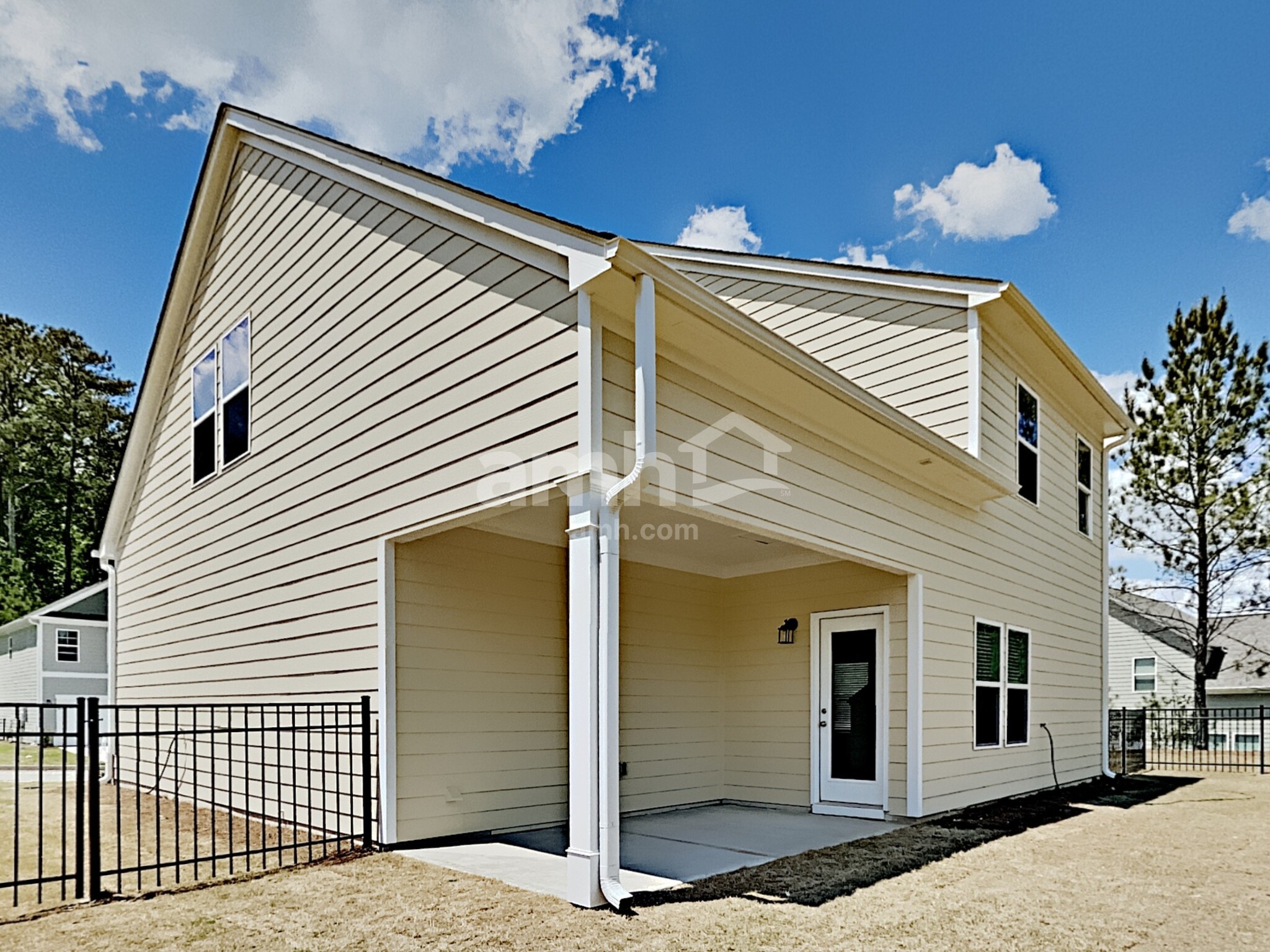 Building Photo - 330 Camp dr