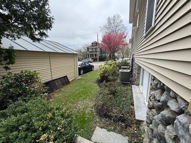 Building Photo - 10-12-12 Chestnut St