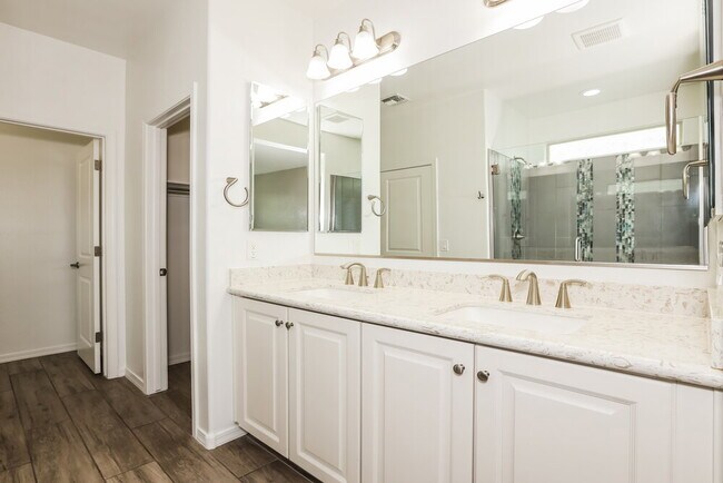 Building Photo - 12631 W Junipero Ct