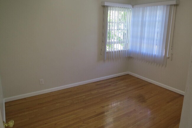 Bedroom 1 - 1960 S Beverly Glen Blvd
