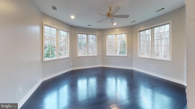 Building Photo - 9629 Eagle Ridge Dr