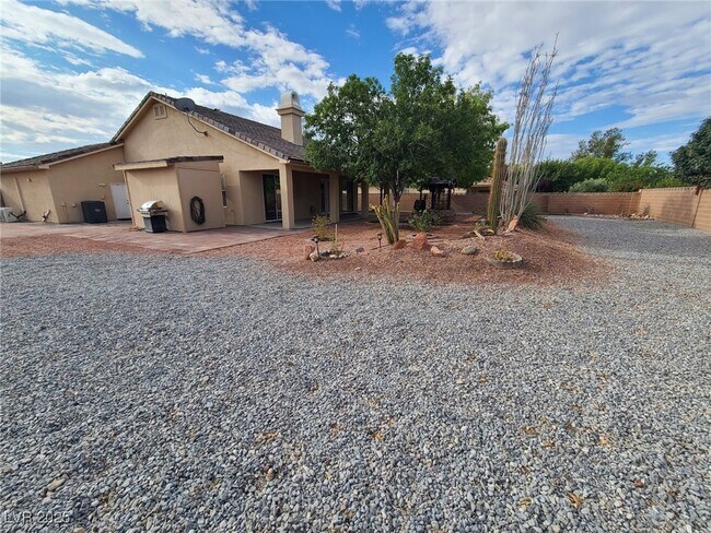Building Photo - 6780 Sandpebble St