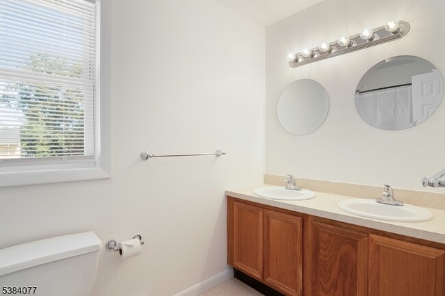 Building Photo - 4 White Birch Trail