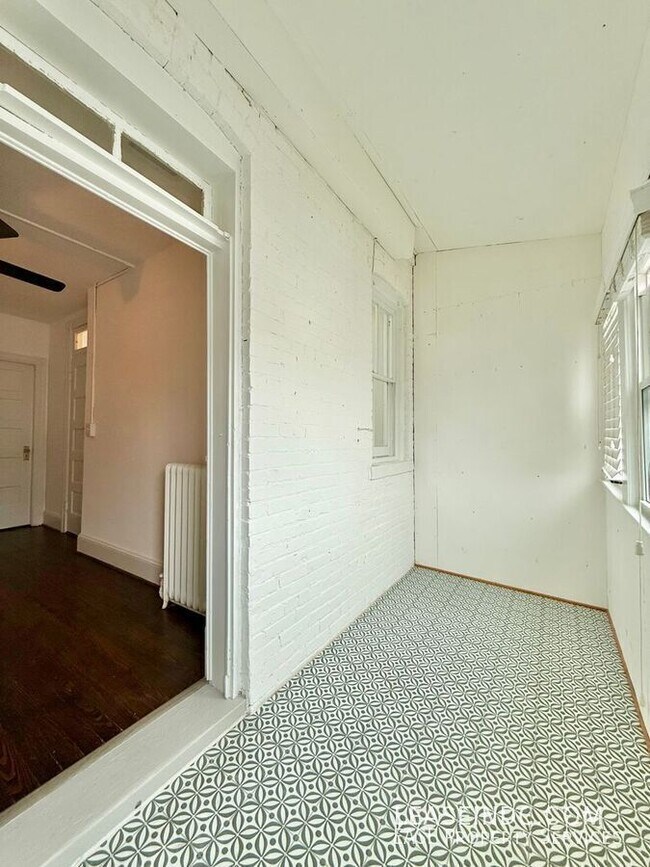 Building Photo - 304 16th St SE