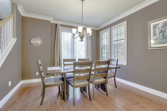 Building Photo - UPGRADED HOME WITH POPULAR FLOOR PLAN ELEG...