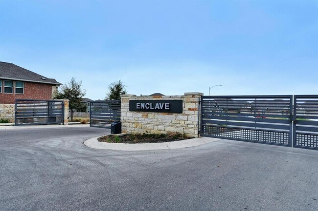 Building Photo - 400 Mante Ct