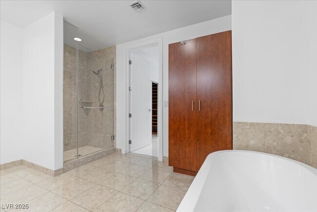 Building Photo - 4525 Dean Martin Dr