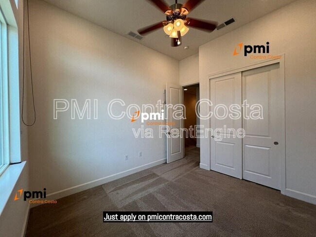 Building Photo - 5217 S Esprit Loop