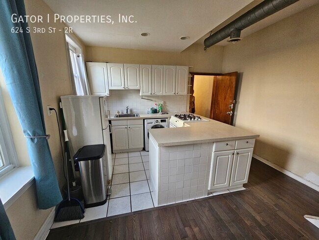 Primary Photo - 624 S 3rd St