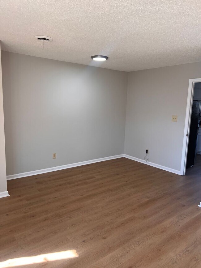 Building Photo - Adorable Ranch in Evans close to all schools