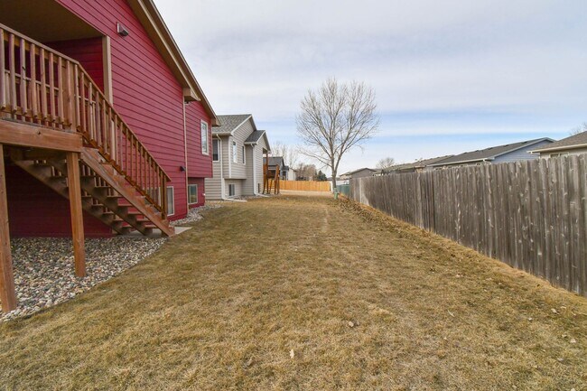 Building Photo - 5 Bedroom 3 Bathroom Single Family Home North Sioux Falls!