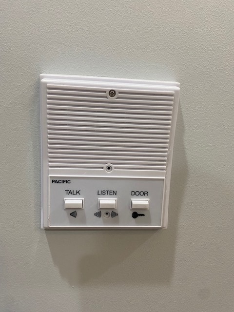 Building Photo - 1305 E 69th St