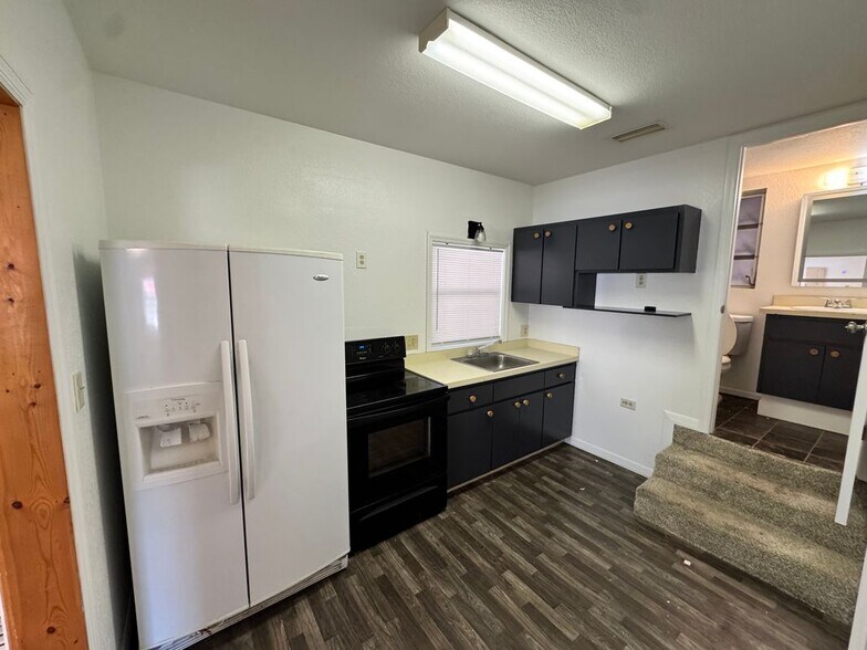 Building Photo - 306 N Iona Ave