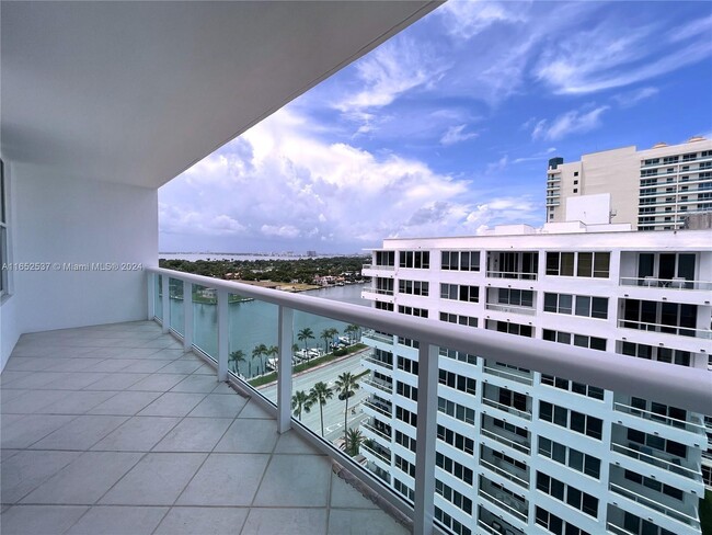 Building Photo - 5001 Collins Ave