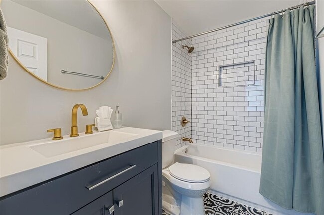 Building Photo - 677 Ira St SW