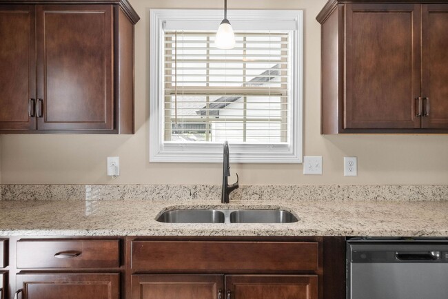 Building Photo - Pet Friendly Three Bedroom!