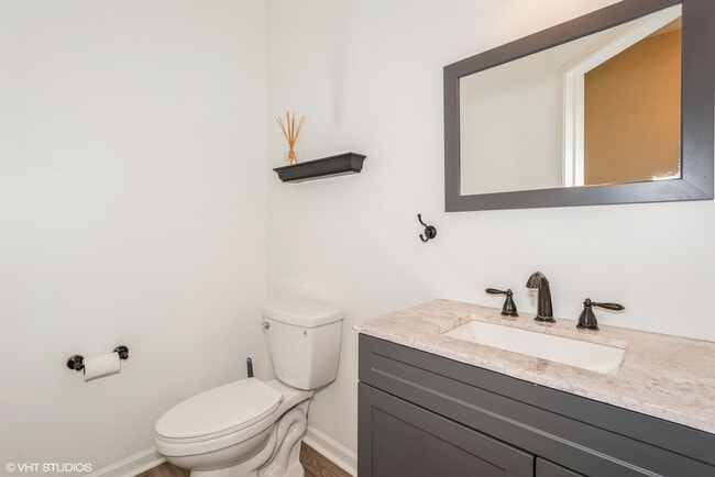 Building Photo - 2115 Pembridge Dr