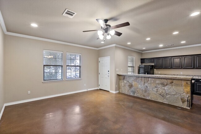 Building Photo - 3213 Papa Bear Dr