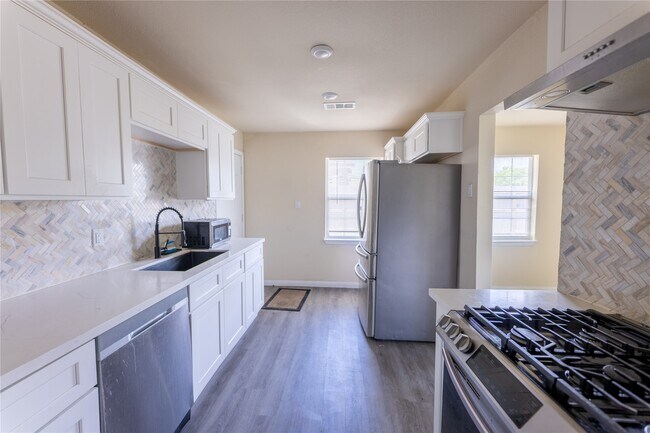 Building Photo - 4942 Bataan Rd