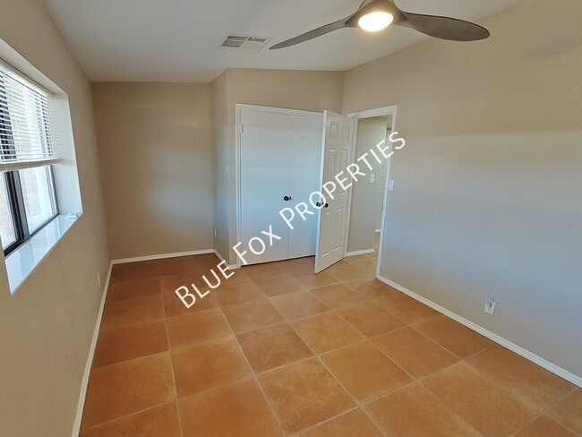 Building Photo - 5449 E Holmes St