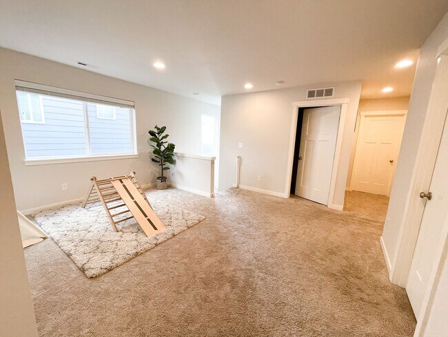 Building Photo - 4 Bedroom Home in Silverdale's Woodbridge Crossing!