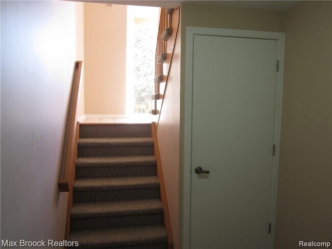 Building Photo - 4250 Breckenridge Dr