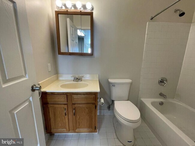 Building Photo - 1619 St Paul St