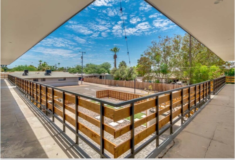 Building Photo - 813 E Marlette Ave