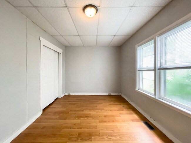 Building Photo - *AVAILABLE NOW!* Cozy Three Bedroom Home!