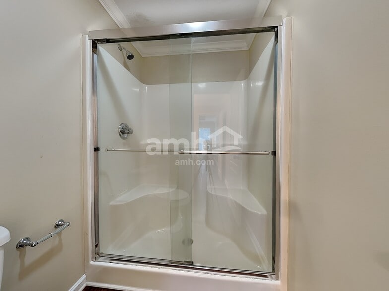 Building Photo - 2824 Ashridge Rd