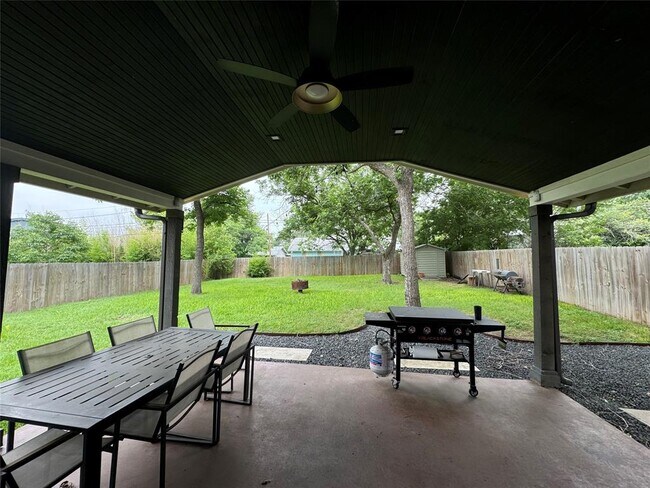 Building Photo - 5304 Basswood Ln