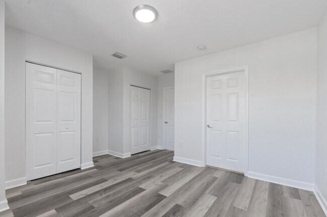 Building Photo - 4140 Napoli Lake Dr