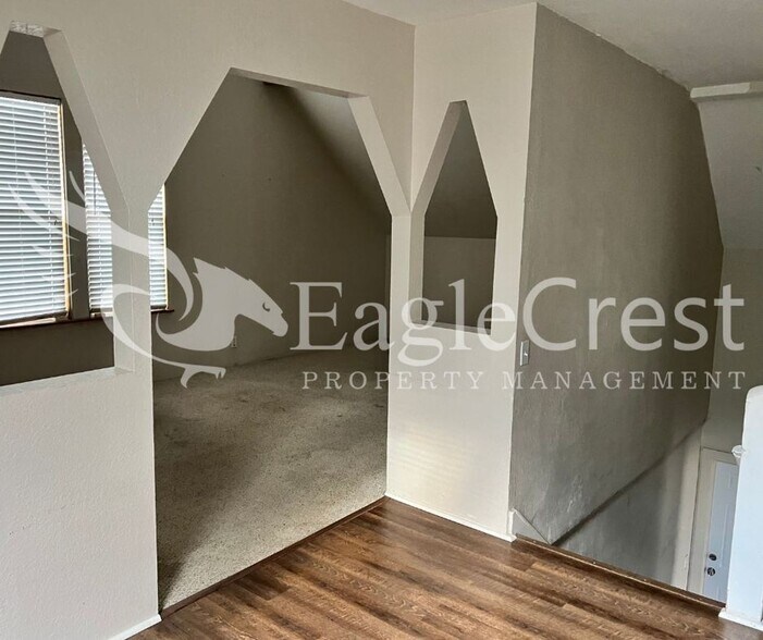 Building Photo - Charming 3BR Home with Spacious Yard & Bonus Living Space