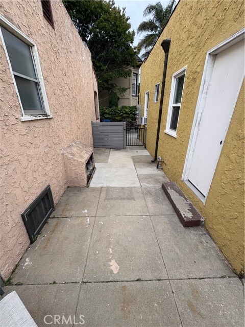 Building Photo - 552 W 22nd St