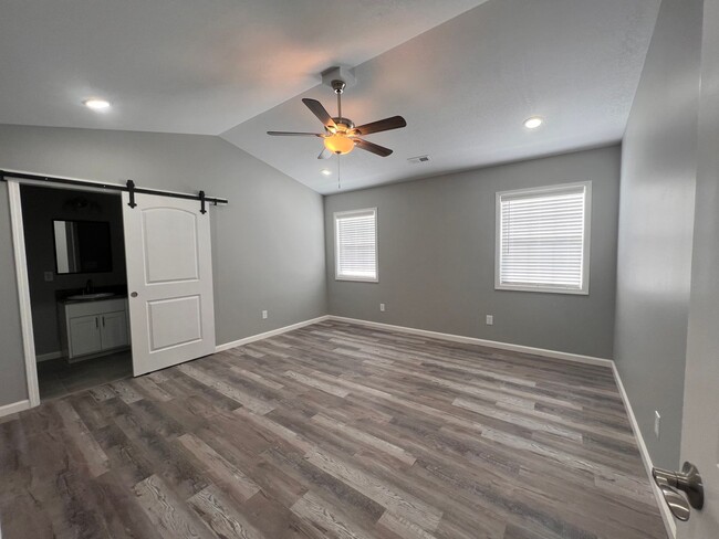 Building Photo - NEW 3 bedroom, 2 bath home for lease outsi...