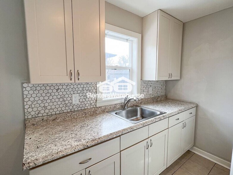 Building Photo - 3671 S Knox Ct