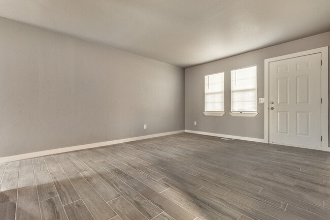 Building Photo - 13817 N Everest Ave