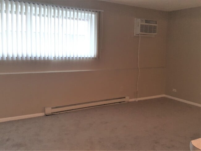Building Photo - 524 Bellarmine Dr E