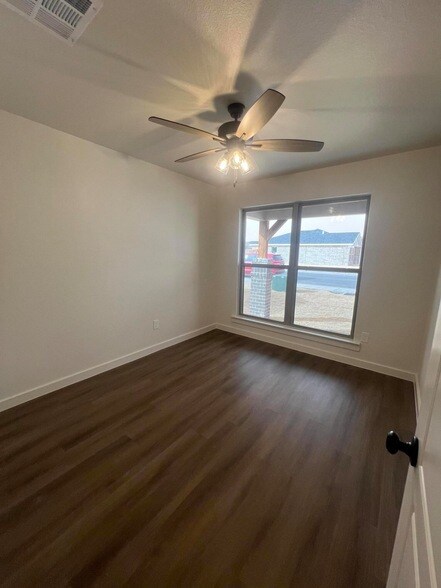 Building Photo - 3111 140th St