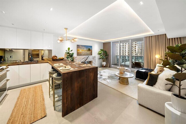 Building Photo - 2301 Collins Ave