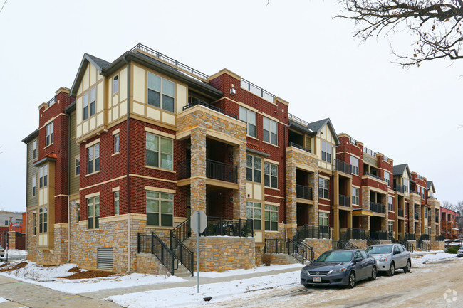 Building Photo - Wingra Shores