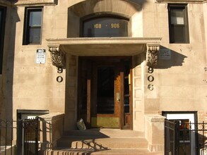 Building Photo - 906 Montrose