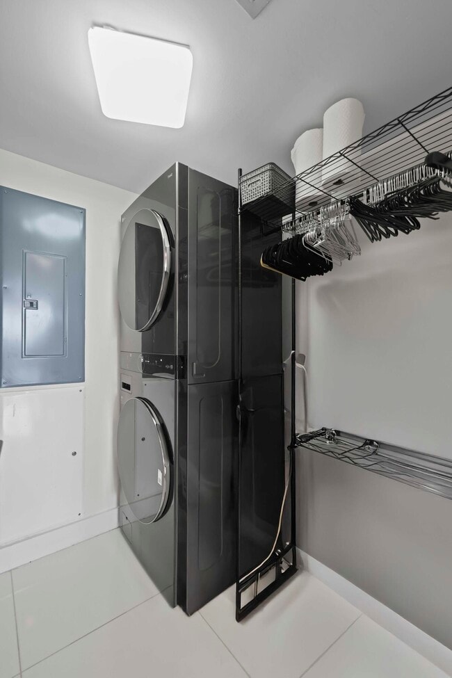 Building Photo - 3140 S Ocean Blvd