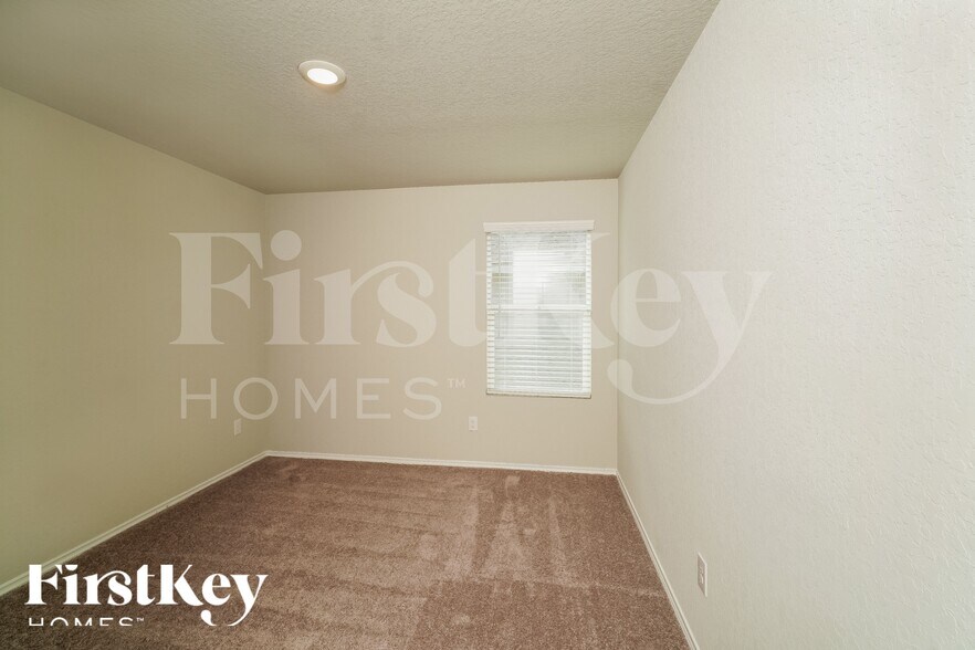 Building Photo - 10767 Prusiner Dr