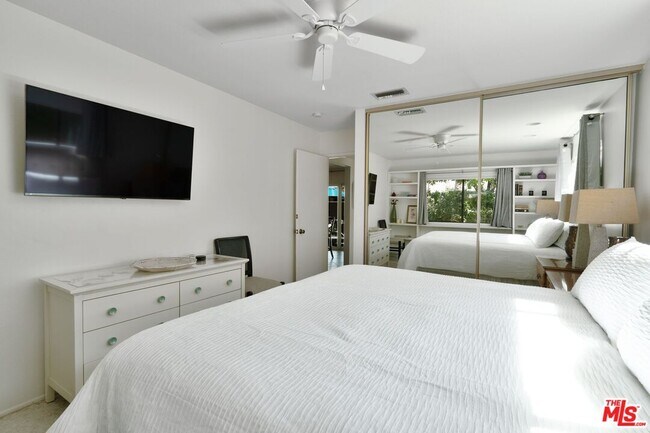 Building Photo - 73415 Royal Palm Dr