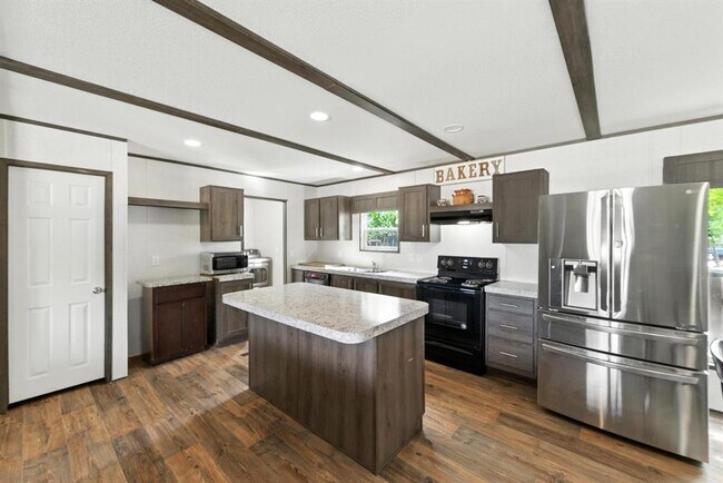 Building Photo - 102 Pink Dahlia Dr